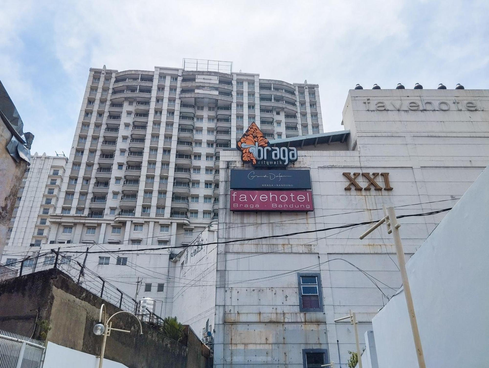 Tranquil Designed 2br At Braga Walk By Travelio